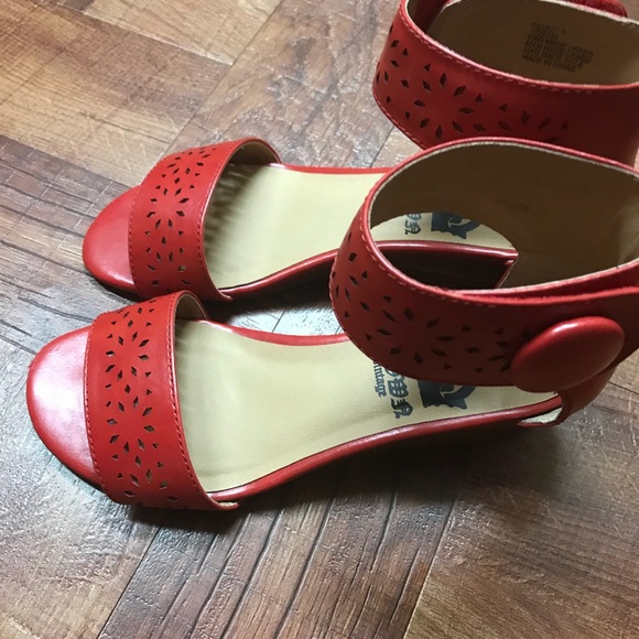 💕Girls Red Ankle Sandals - Picture 2 of 5